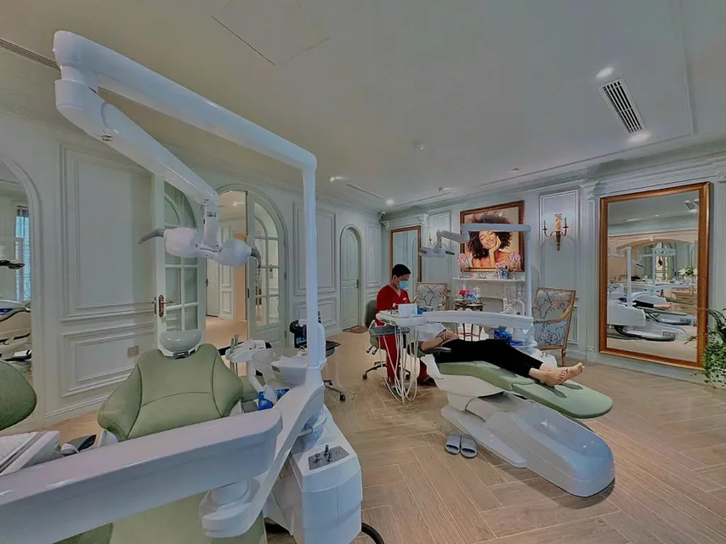 Dự Án Gạch Vân Gỗ Xương Cá Tại Nha Khoa Nice Smile Hà Nội