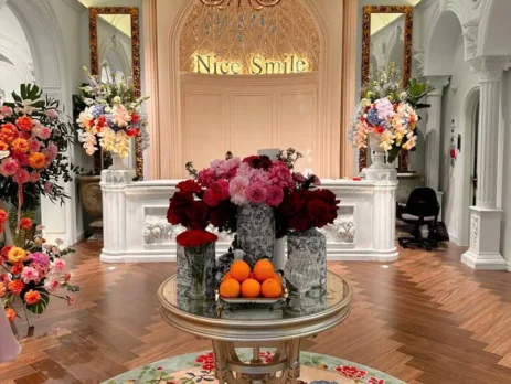 Dự Án Gạch Vân Gỗ Xương Cá Tại Nha Khoa Nice Smile Hà Nội